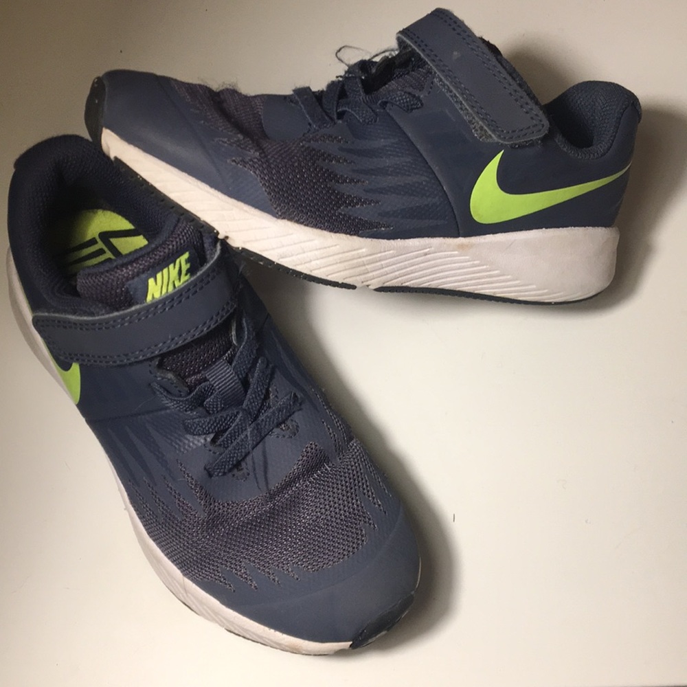 BOYS SIZE 13C NIKES LIKE NEW